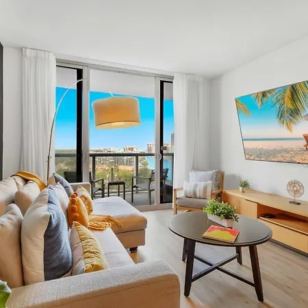 Infinite Views, Amazing Pool, Gym, Near Beach